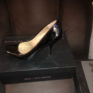 Used patent leather black heel used